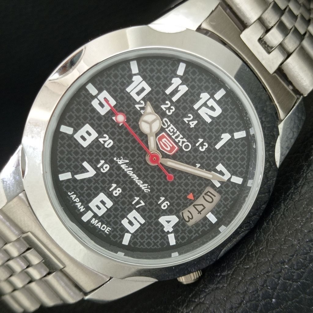 Vintage 1973 Seiko Automatic Mens Silver Watch WDaydate  Red Accents